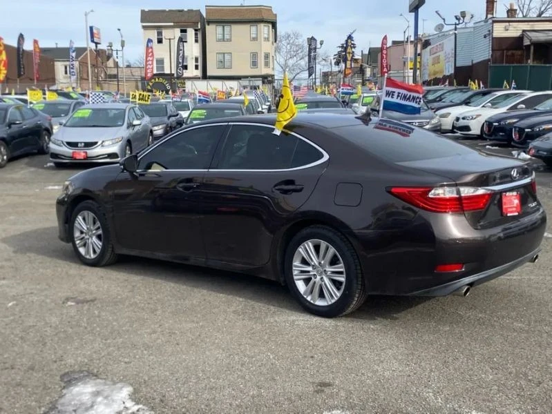 2013 Lexus ES 6th Gen - Image 4 of 12