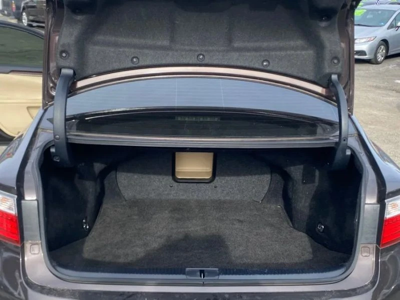 2013 Lexus ES 6th Gen - Image 8 of 12