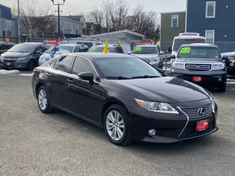2013 Lexus ES 6th Gen - Image 5 of 12