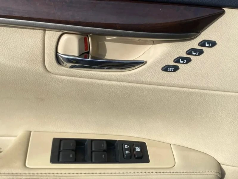2013 Lexus ES 6th Gen - Image 9 of 12