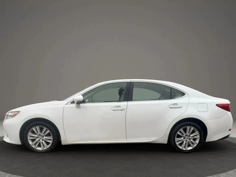 2013 Lexus ES 6th Gen - Image 8 of 12