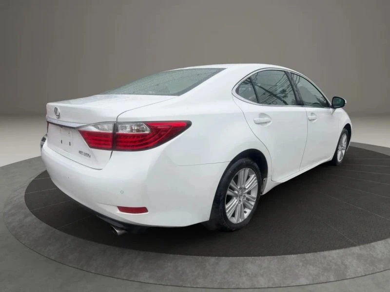 2013 Lexus ES 6th Gen - Image 5 of 12