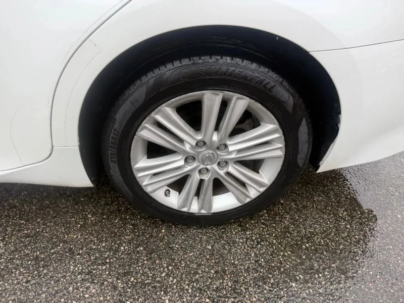 2013 Lexus ES 6th Gen - Image 9 of 12