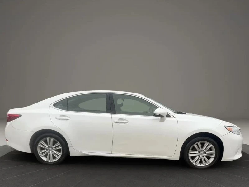 2013 Lexus ES 6th Gen - Image 4 of 12