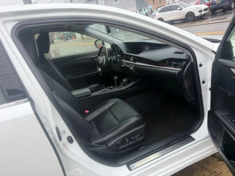 2013 Lexus ES 6th Gen - Image 12 of 12
