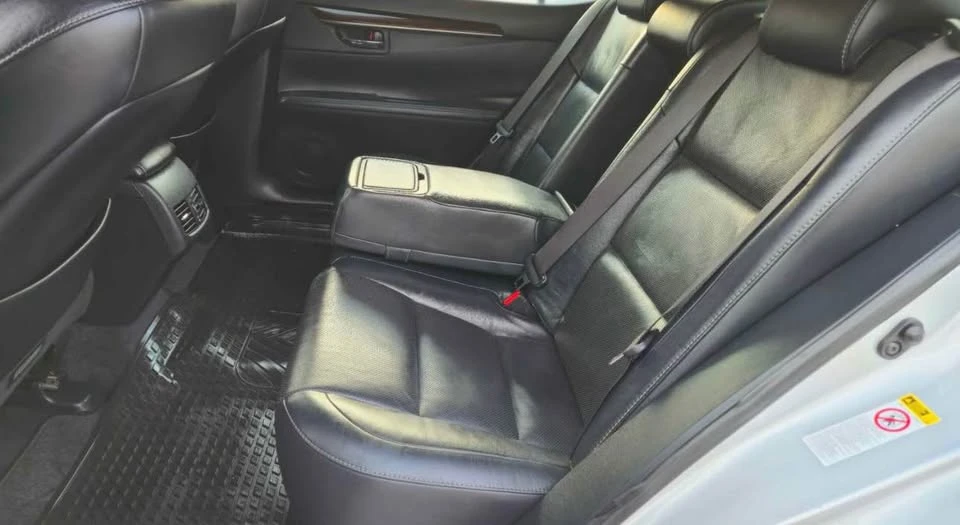 2013 Lexus ES 6th Gen - Image 7 of 9