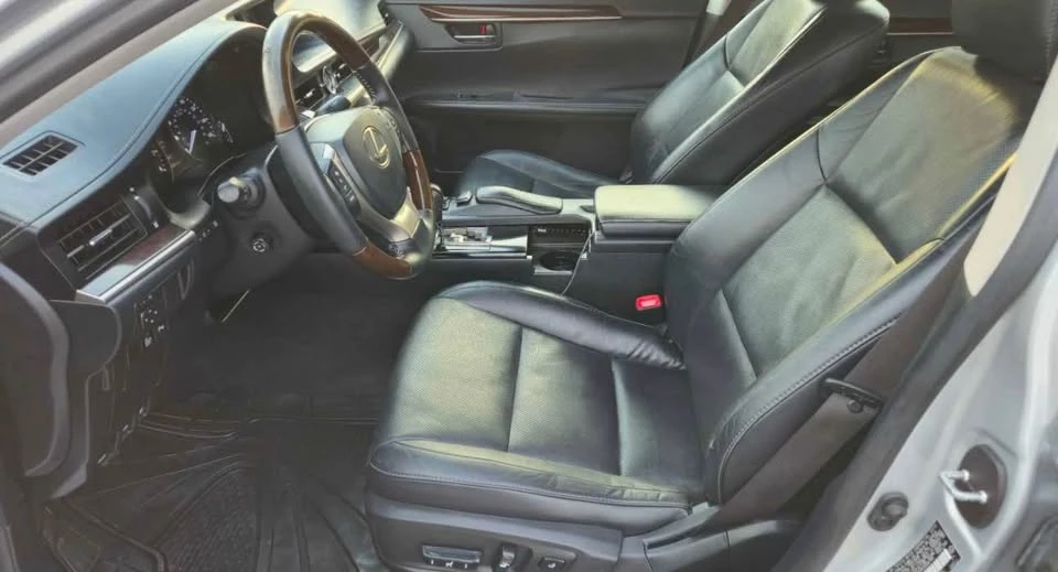 2013 Lexus ES 6th Gen - Image 6 of 9