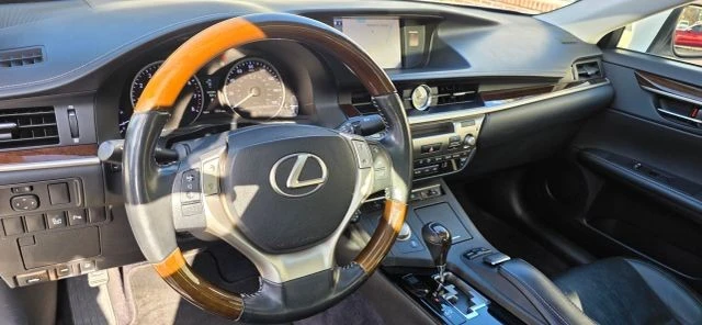 2013 Lexus ES 6th Gen - Image 12 of 21