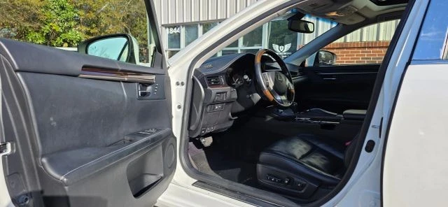 2013 Lexus ES 6th Gen - Image 10 of 21