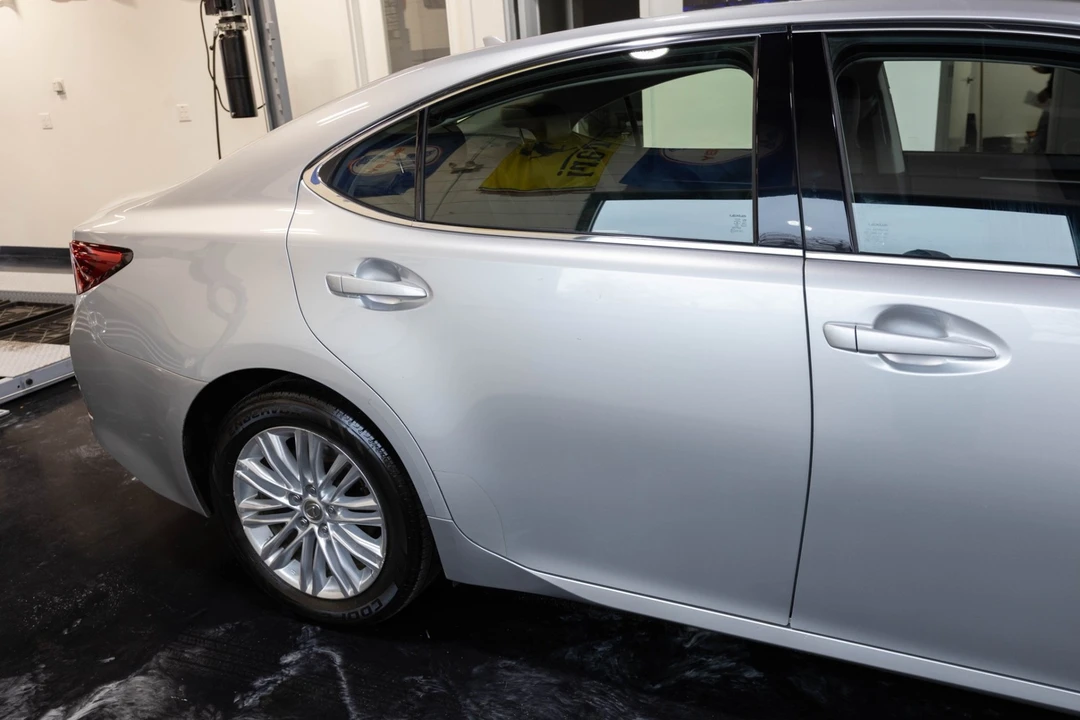 2013 Lexus ES 6th Gen - Image 13 of 21