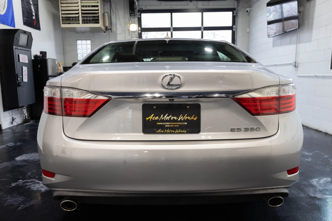 2013 Lexus ES 6th Gen - Image 9 of 21