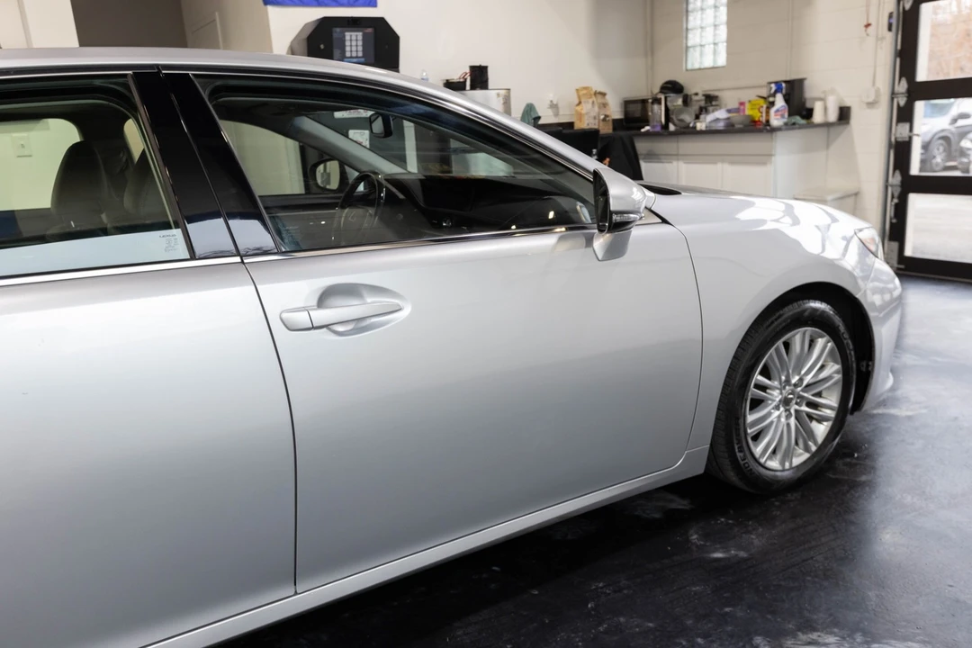 2013 Lexus ES 6th Gen - Image 15 of 21