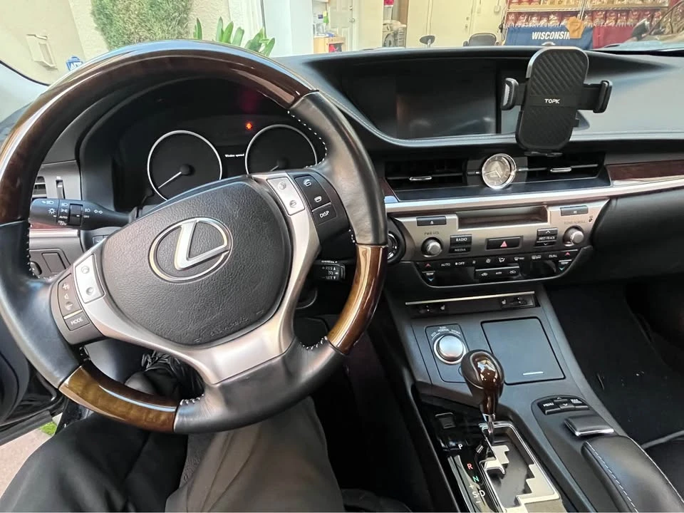 2013 Lexus ES 6th Gen - Image 9 of 10