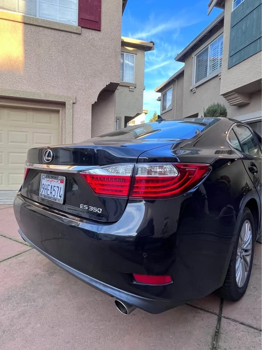 2013 Lexus ES 6th Gen - Image 6 of 10