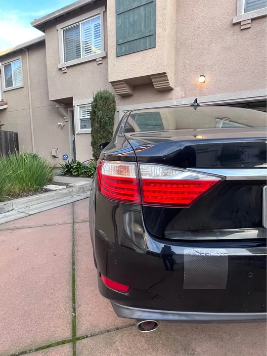 2013 Lexus ES 6th Gen - Image 5 of 10
