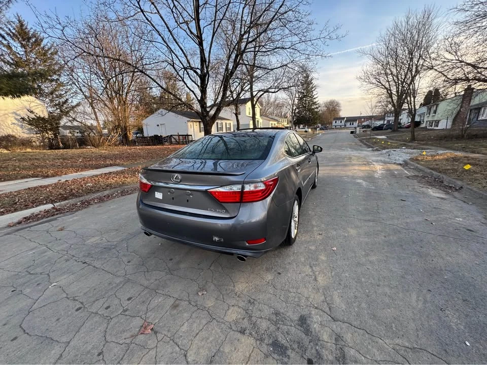 2013 Lexus ES 6th Gen - Image 11 of 20