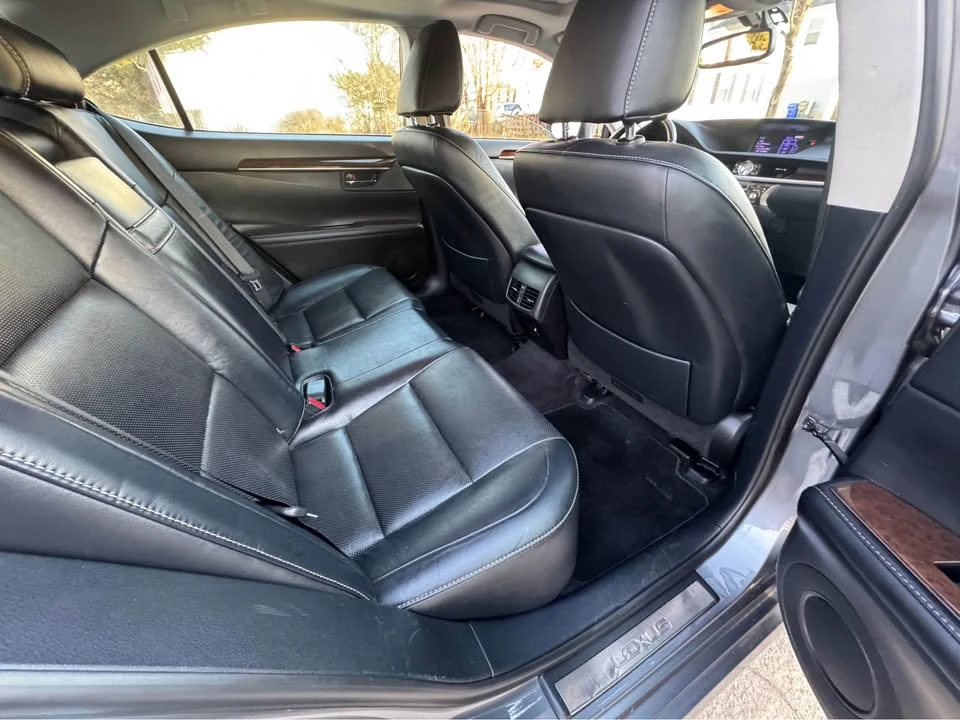 2013 Lexus ES 6th Gen - Image 9 of 20
