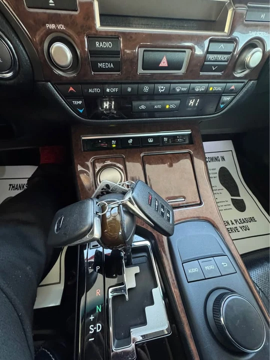 2013 Lexus ES 6th Gen - Image 17 of 20