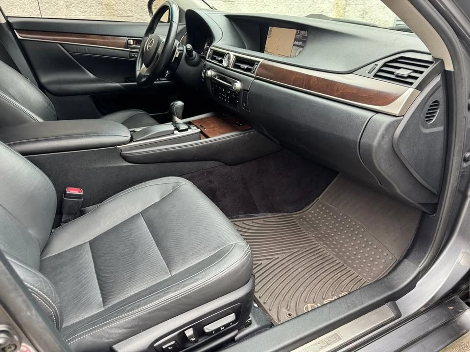2013 Lexus GS 4th Gen - Image 17 of 20