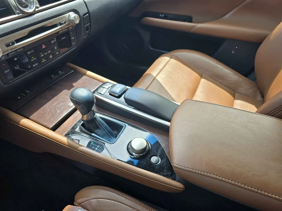 2013 Lexus GS 4th Gen - Image 11 of 21