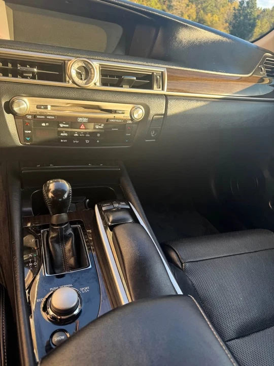 2013 Lexus GS 4th Gen - Image 9 of 20