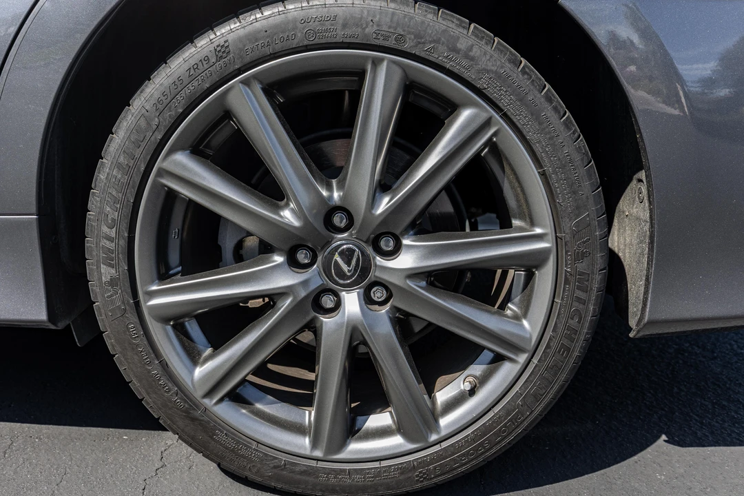 2013 Lexus GS 4th Gen - Image 17 of 31