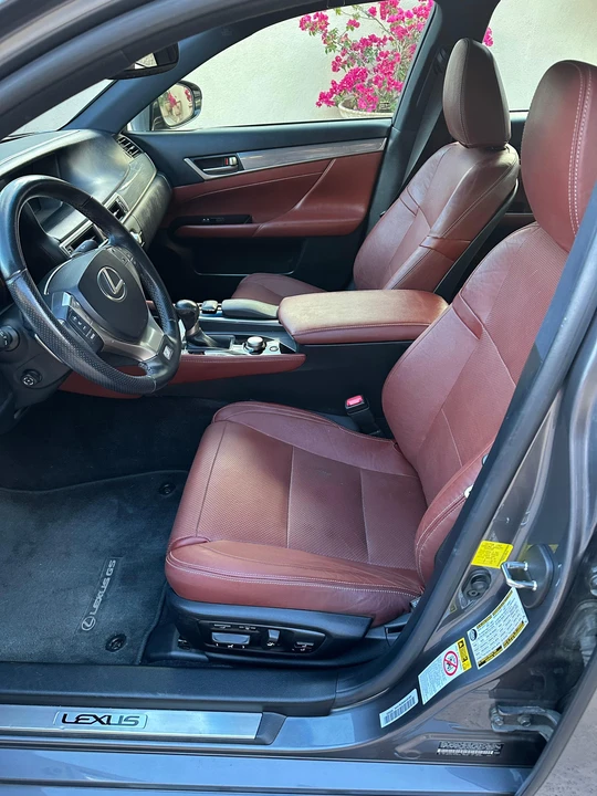 2013 Lexus GS 4th Gen - Image 25 of 31