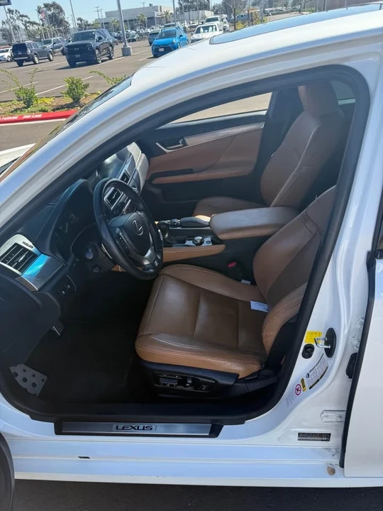 2013 Lexus GS 4th Gen - Image 15 of 17