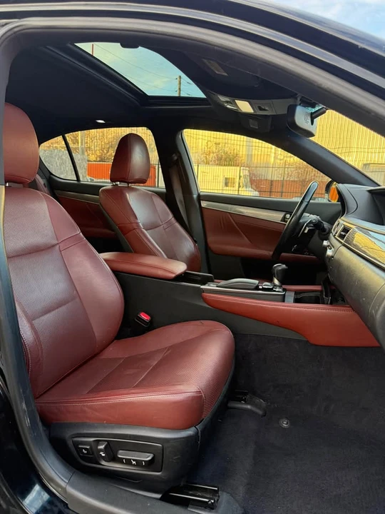 2013 Lexus GS 4th Gen - Image 18 of 20