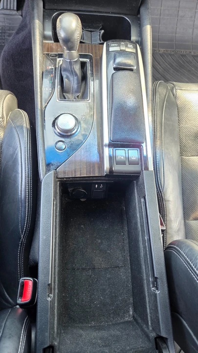 2013 Lexus GS 4th Gen - Image 25 of 31