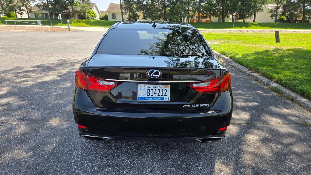 2013 Lexus GS 4th Gen - Image 2 of 31