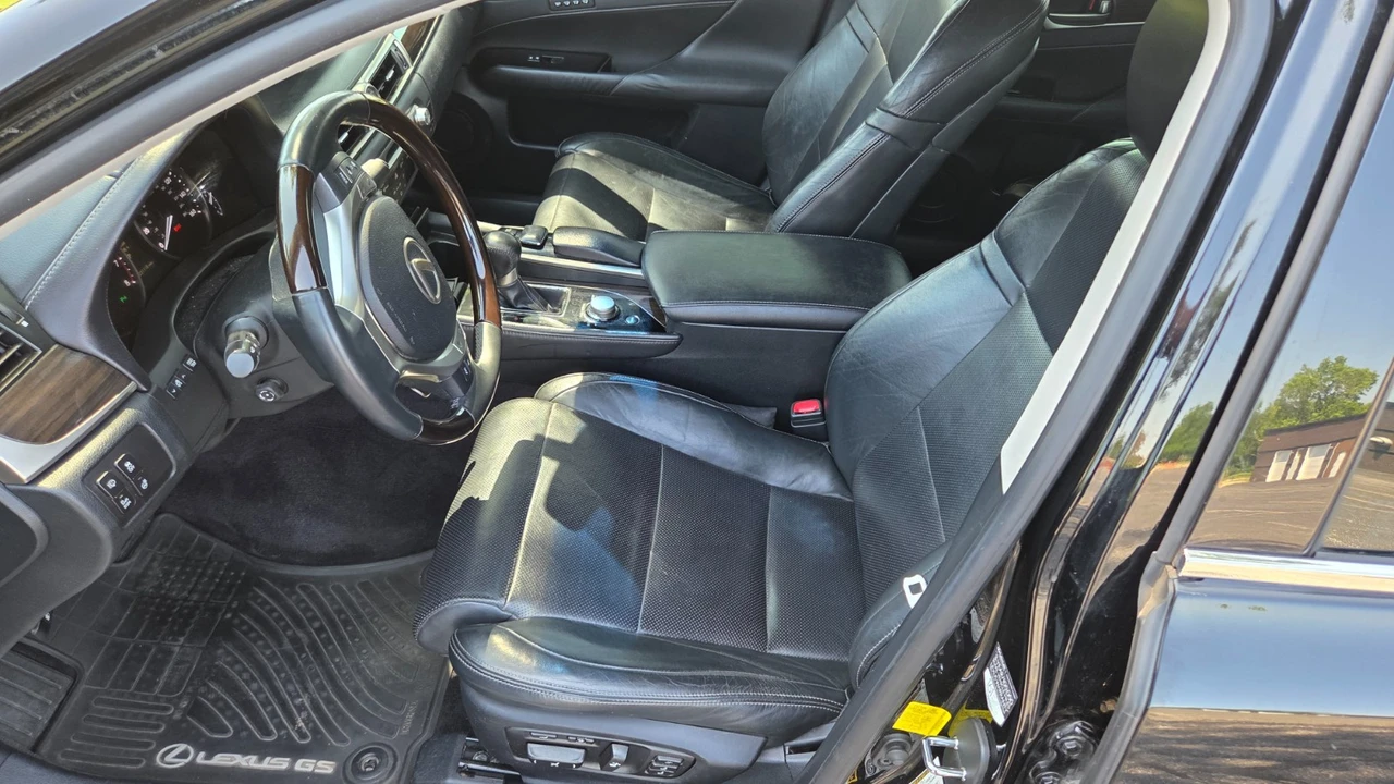 2013 Lexus GS 4th Gen - Image 21 of 31