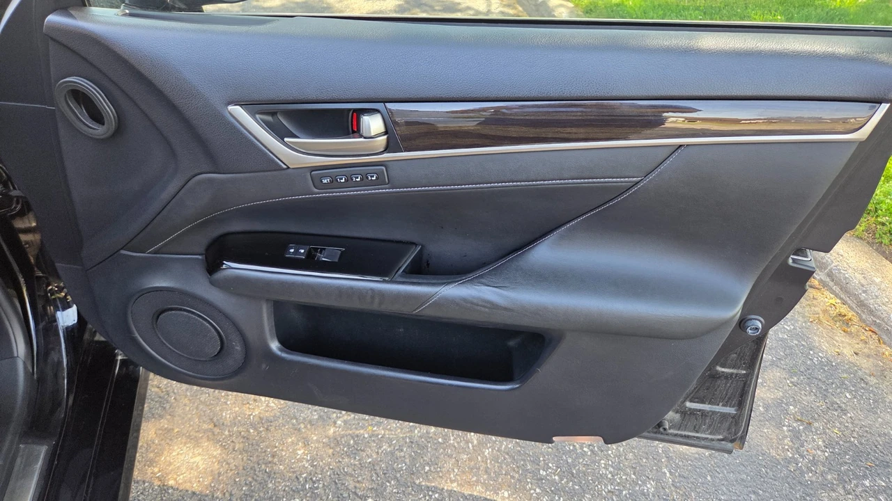 2013 Lexus GS 4th Gen - Image 23 of 31