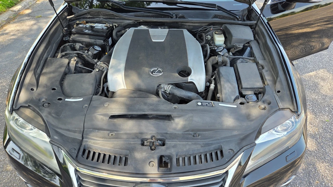 2013 Lexus GS 4th Gen - Image 13 of 31