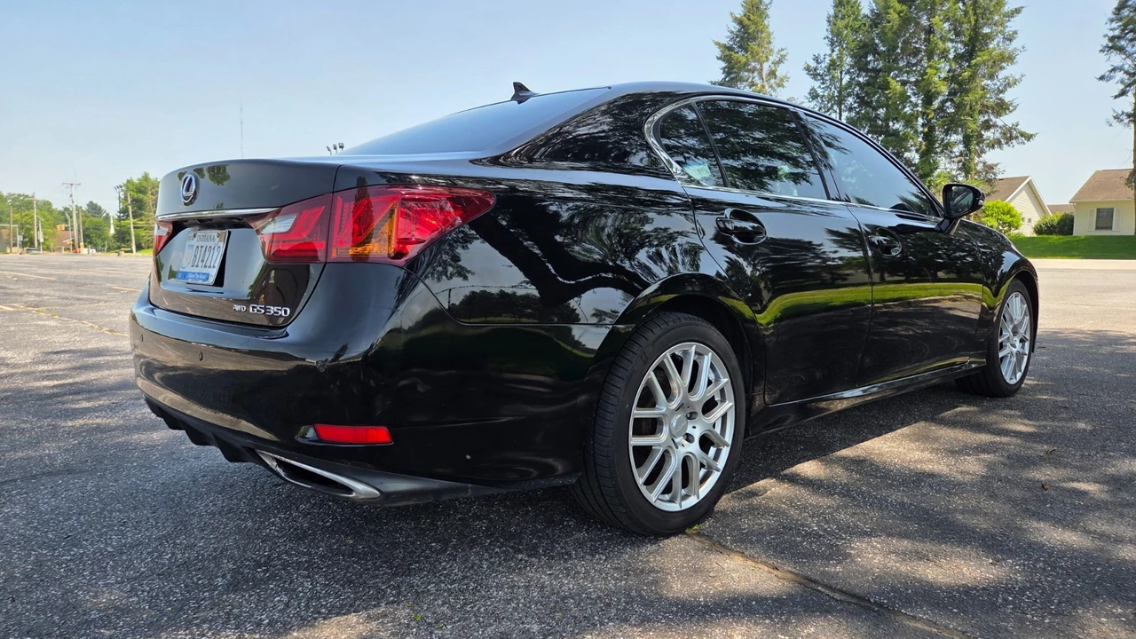 2013 Lexus GS 4th Gen - Image 14 of 31