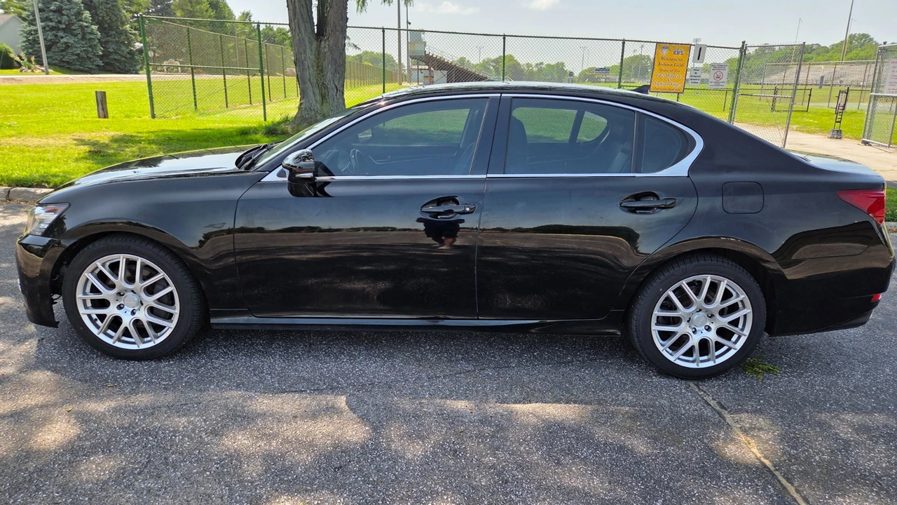 2013 Lexus GS 4th Gen - Image 3 of 31
