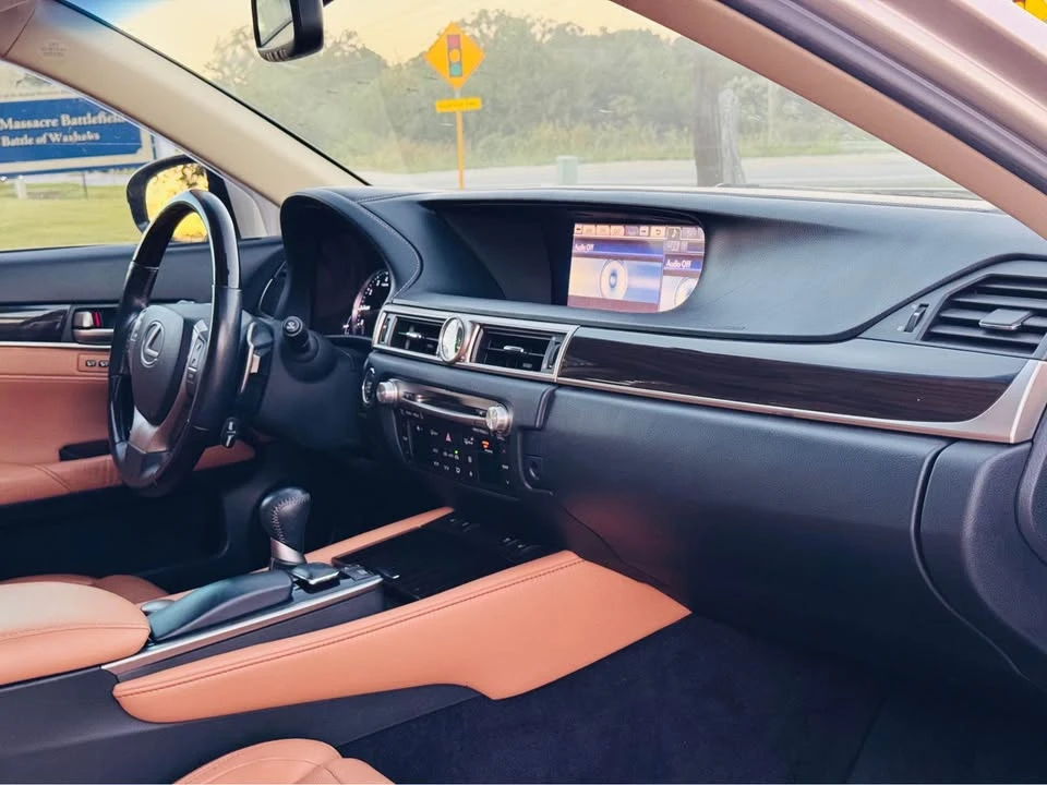 2013 Lexus GS 4th Gen - Image 15 of 20