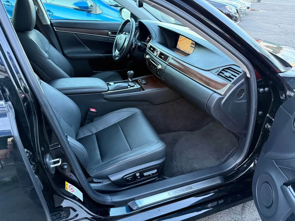 2013 Lexus GS 4th Gen - Image 15 of 20