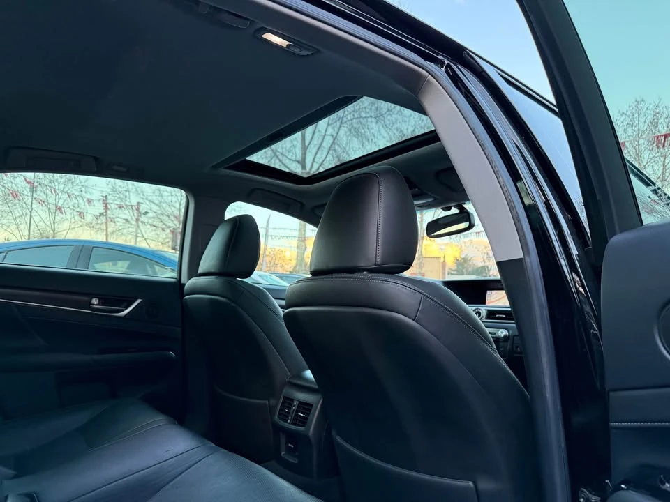 2013 Lexus GS 4th Gen - Image 17 of 20