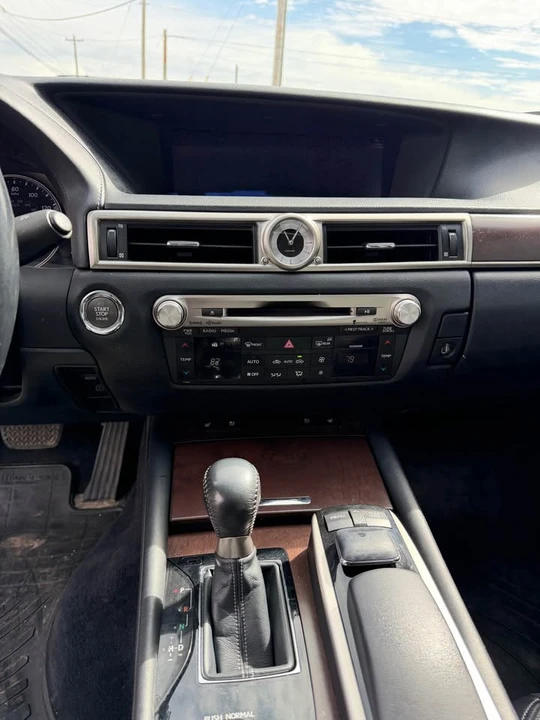 2013 Lexus GS 4th Gen - Image 12 of 17