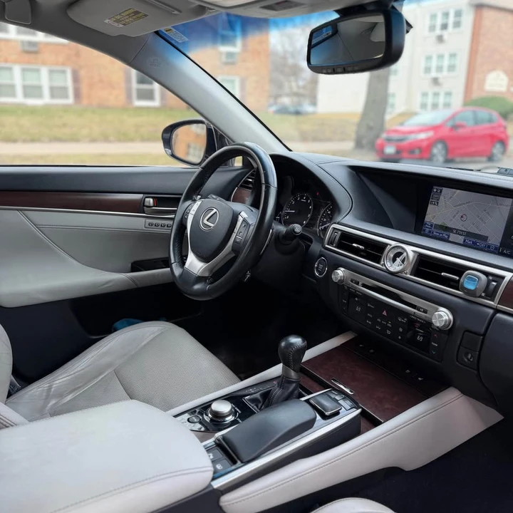 2013 Lexus GS 4th Gen - Image 9 of 13
