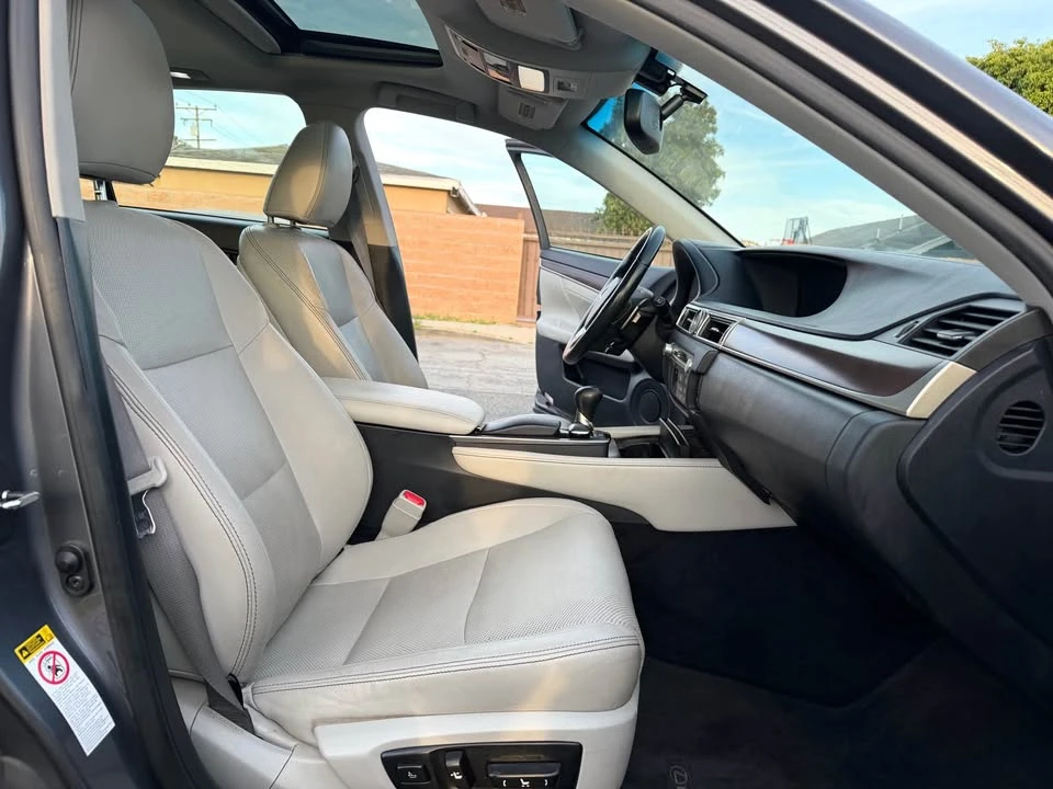 2013 Lexus GS 4th Gen - Image 9 of 17