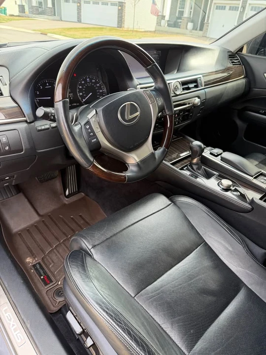 2013 Lexus GS 4th Gen - Image 16 of 17