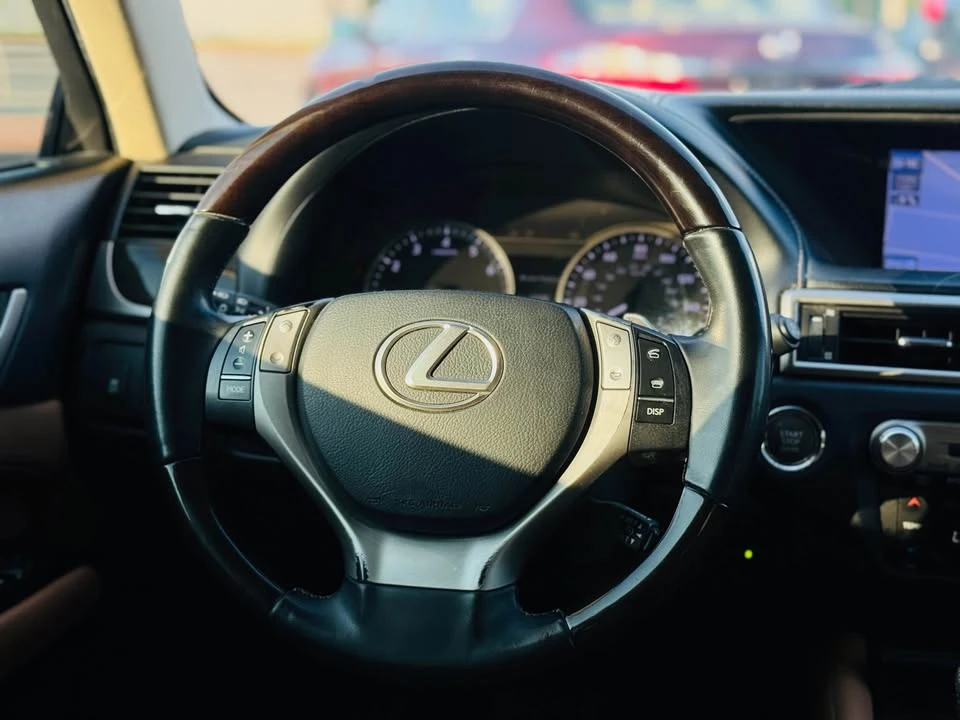 2013 Lexus GS 4th Gen - Image 15 of 17