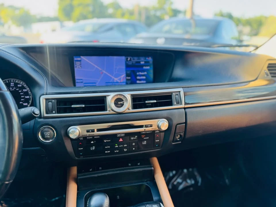 2013 Lexus GS 4th Gen - Image 11 of 17