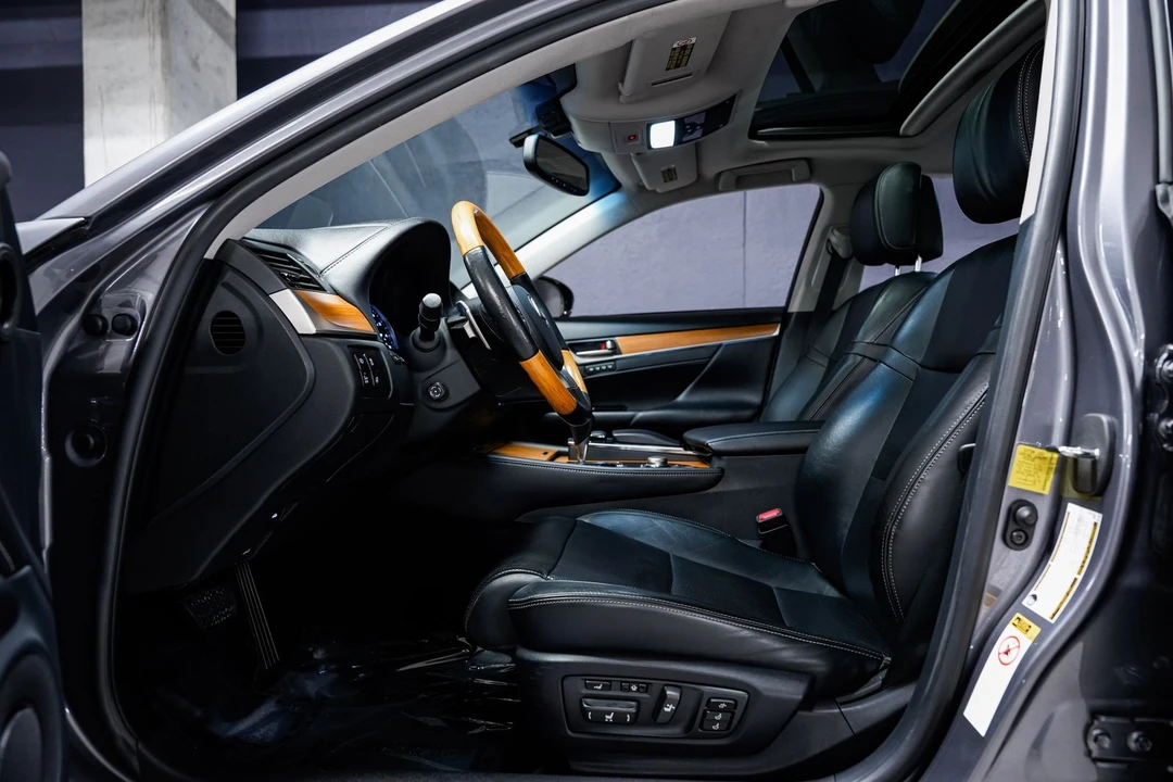 2013 Lexus GS 4th Gen - Image 25 of 31