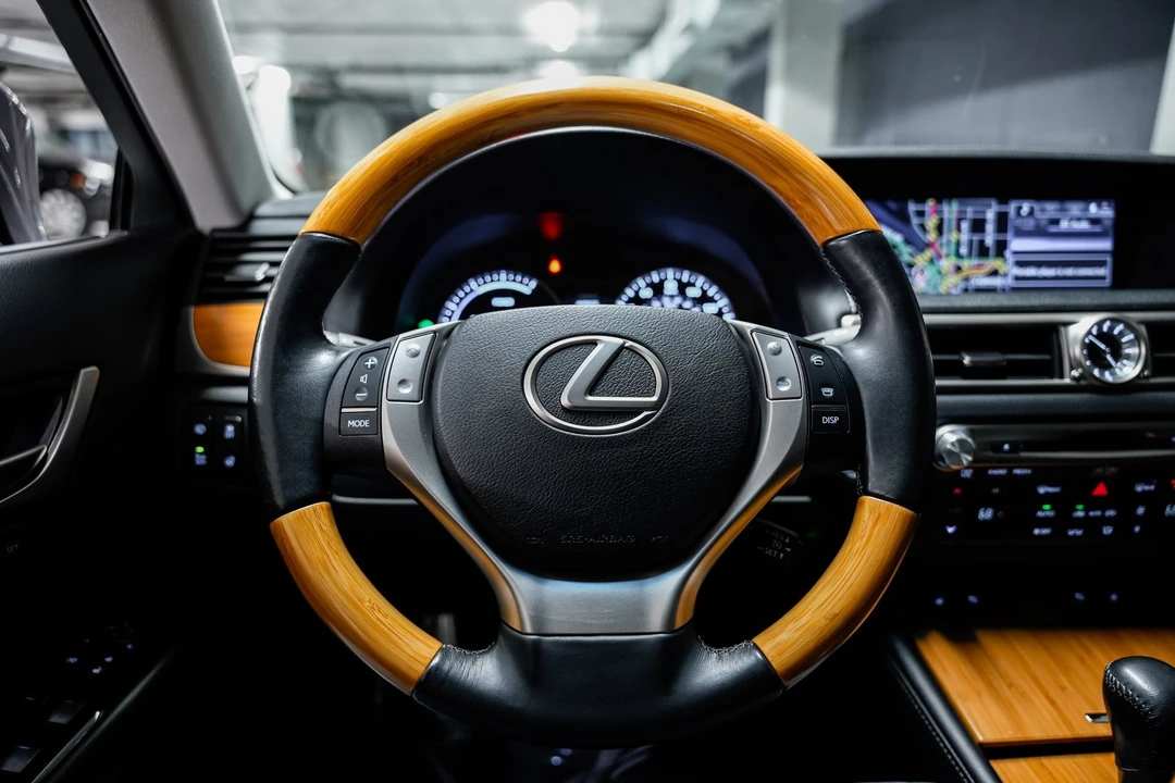2013 Lexus GS 4th Gen - Image 10 of 31