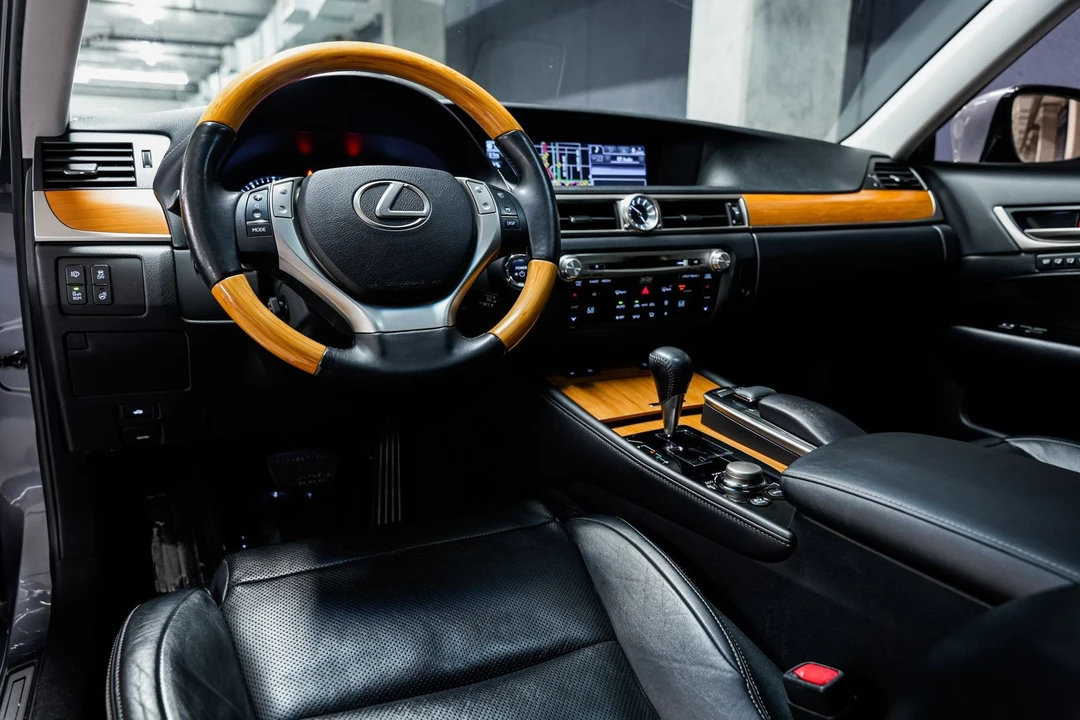 2013 Lexus GS 4th Gen - Image 9 of 31