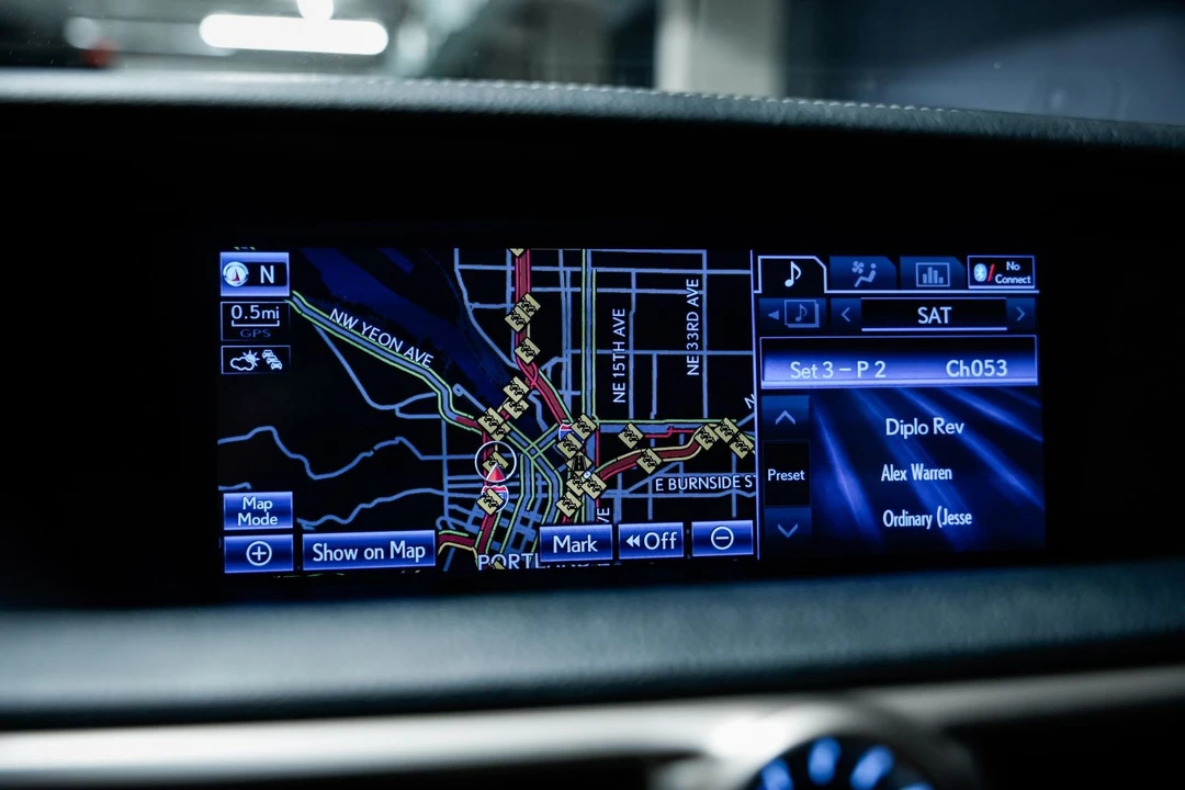 2013 Lexus GS 4th Gen - Image 13 of 31
