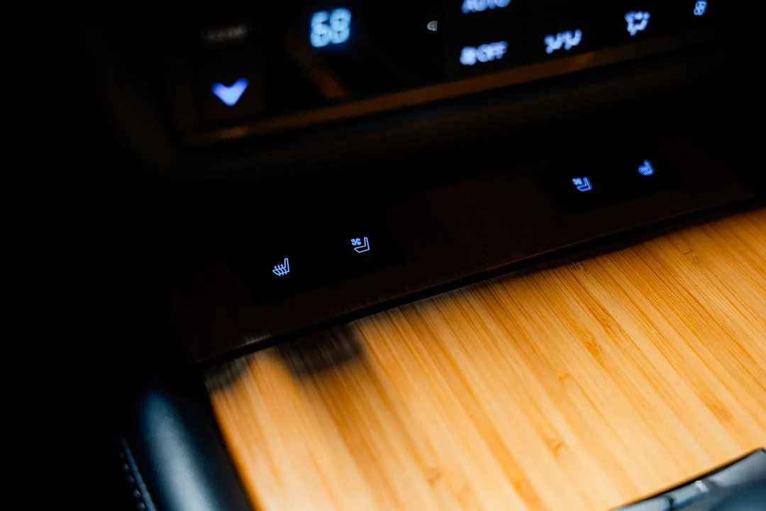 2013 Lexus GS 4th Gen - Image 15 of 31